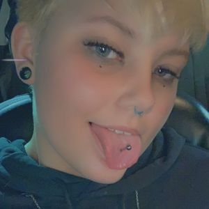 Meet your Posher, Alexis